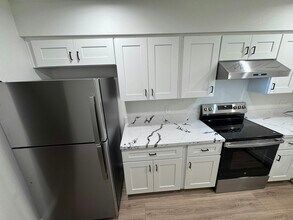 2126 N Glenn Ave in Fresno, CA - Building Photo - Building Photo