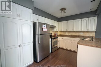 3925 Riverside Dr E in Windsor, ON - Building Photo - Building Photo