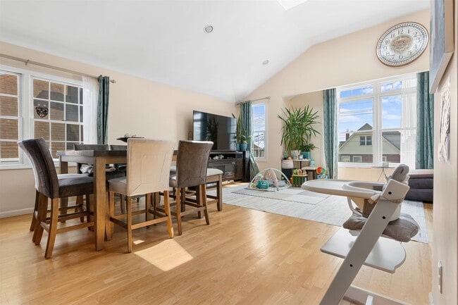 318 77th St in North Bergen, NJ - Building Photo - Building Photo