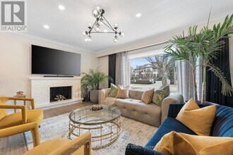 66 Westwood Ln in Richmond Hill, ON - Building Photo - Building Photo