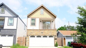 7245 Conley St in Houston, TX - Building Photo