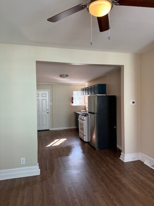 930 Edgley St in Philadelphia, PA - Building Photo
