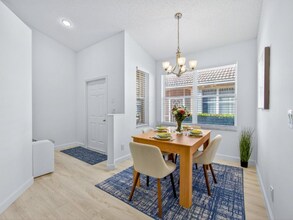 233 W Coral Trace Cir in Delray Beach, FL - Foto de edificio - Building Photo