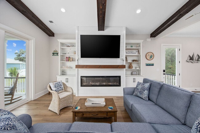 110 N Boyle Dr in Pawleys Island, SC - Foto de edificio - Building Photo