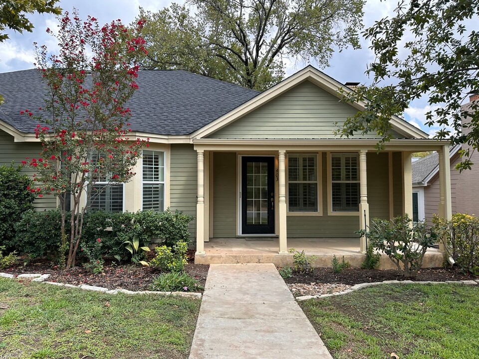 403 E 6th St in Georgetown, TX - Building Photo