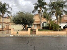 717 Periwinkle Ln in Perris, CA - Building Photo