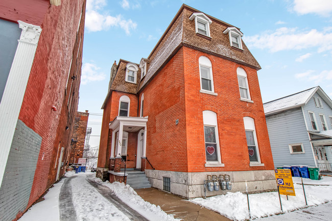 1924 Niagara St in Buffalo, NY - Building Photo - Other