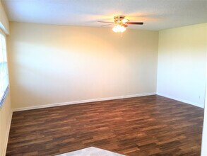 551 SW 135th Ave in Pembroke Pines, FL - Building Photo - Building Photo