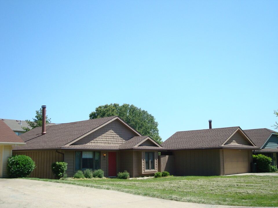 Rose Houses in Lawrence, KS - Building Photo