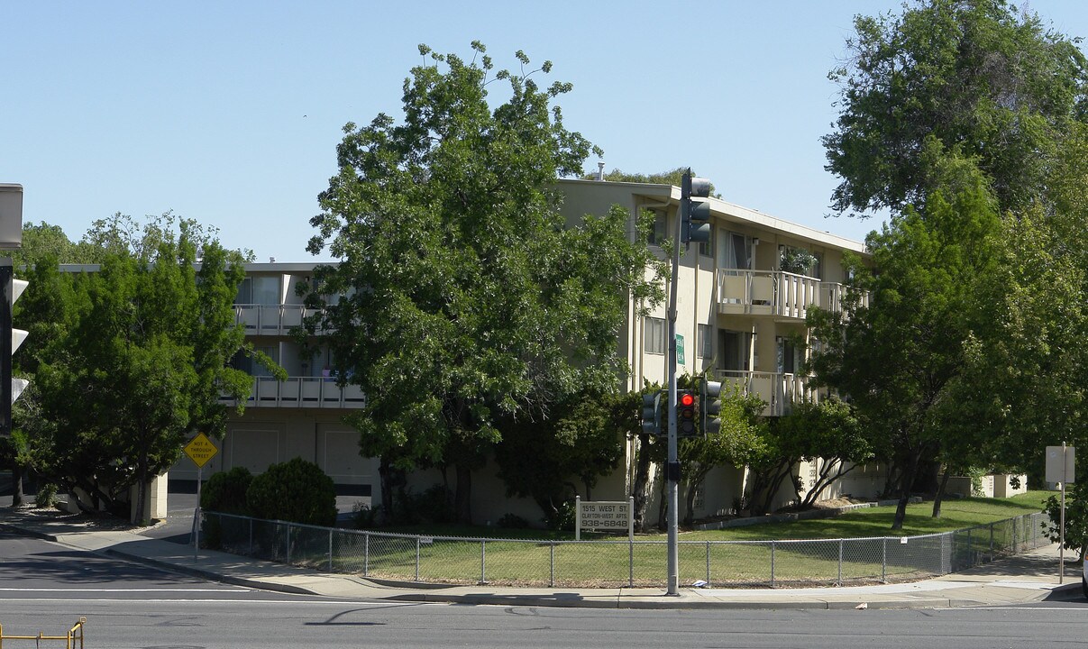 Clayton West in Concord, CA - Building Photo