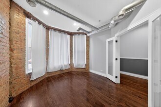 7038 S Eberhart Ave, Unit 1 in Chicago, IL - Building Photo - Building Photo