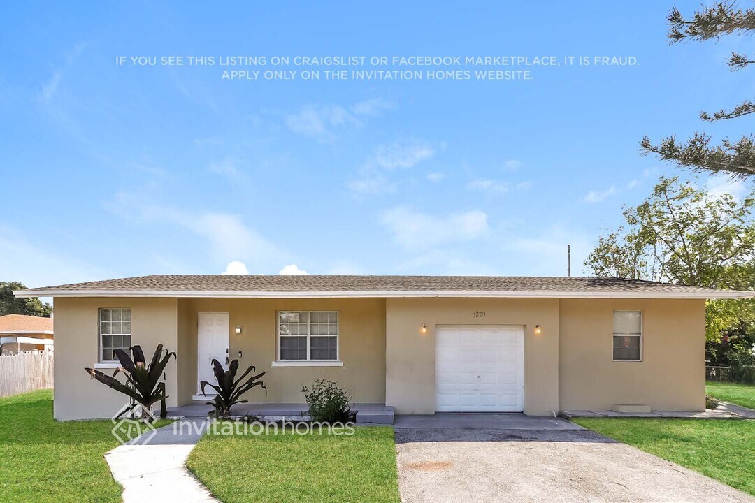1370 Kirk Rd in West Palm Beach, FL - Building Photo