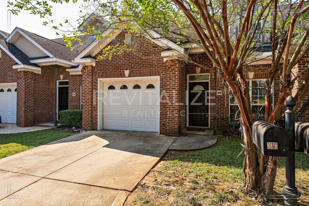 211 West Dr in Mobile, AL - Building Photo