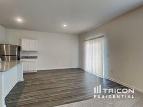 208 Wild Daisy Wy in La Vergne, TN - Building Photo - Building Photo