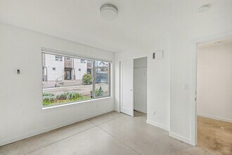 2405 S Holgate St in Seattle, WA - Foto de edificio - Building Photo