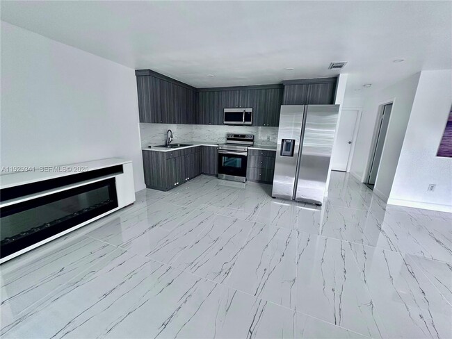 15720 NW 44th Ct in Opa Locka, FL - Building Photo - Building Photo