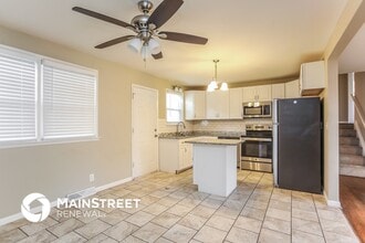 1006 SW Lakeview Blvd in Lee's Summit, MO - Building Photo - Building Photo