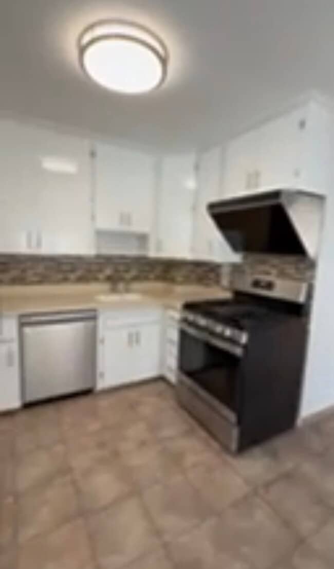 23-37-37 120th St in Queens, NY - Foto de edificio - Building Photo