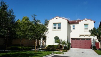 48 Castellana in Lake Forest, CA - Building Photo