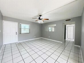 320 SW 1st St, Unit 2D in Pompano Beach, FL - Building Photo - Building Photo