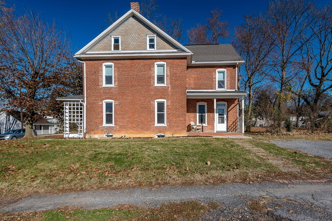 327 S Park Ave in Mercersburg, PA - Building Photo - Building Photo