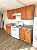 2 Seminole St, Unit Unit 2 in Warwick, RI - Building Photo
