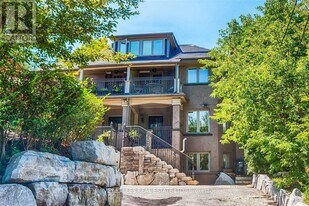 306 Spadina Rd in Toronto, ON - Building Photo