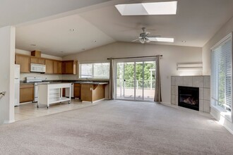 1118 S Lockwood Dr in Coupeville, WA - Building Photo - Building Photo