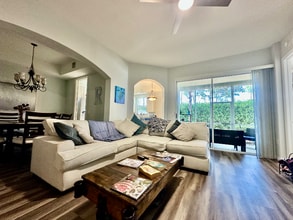 1335 Mariposa Cir in Naples, FL - Building Photo - Building Photo