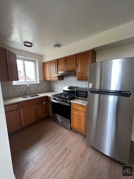 1540 Hollywood Ave in Bronx, NY - Building Photo