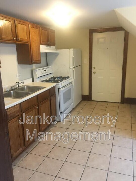 2855 E 82nd St in Chicago, IL - Building Photo