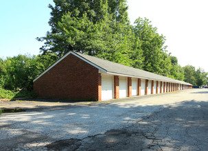 Shoreway Court Apartments in Euclid, OH - Foto de edificio - Building Photo