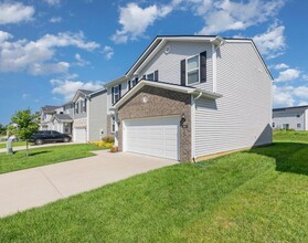 4021 White Pne Ln in La Grange, KY - Foto de edificio - Building Photo