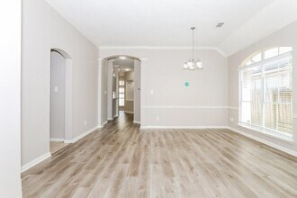 8310 E Copper Lakes Dr in Houston, TX - Building Photo - Building Photo
