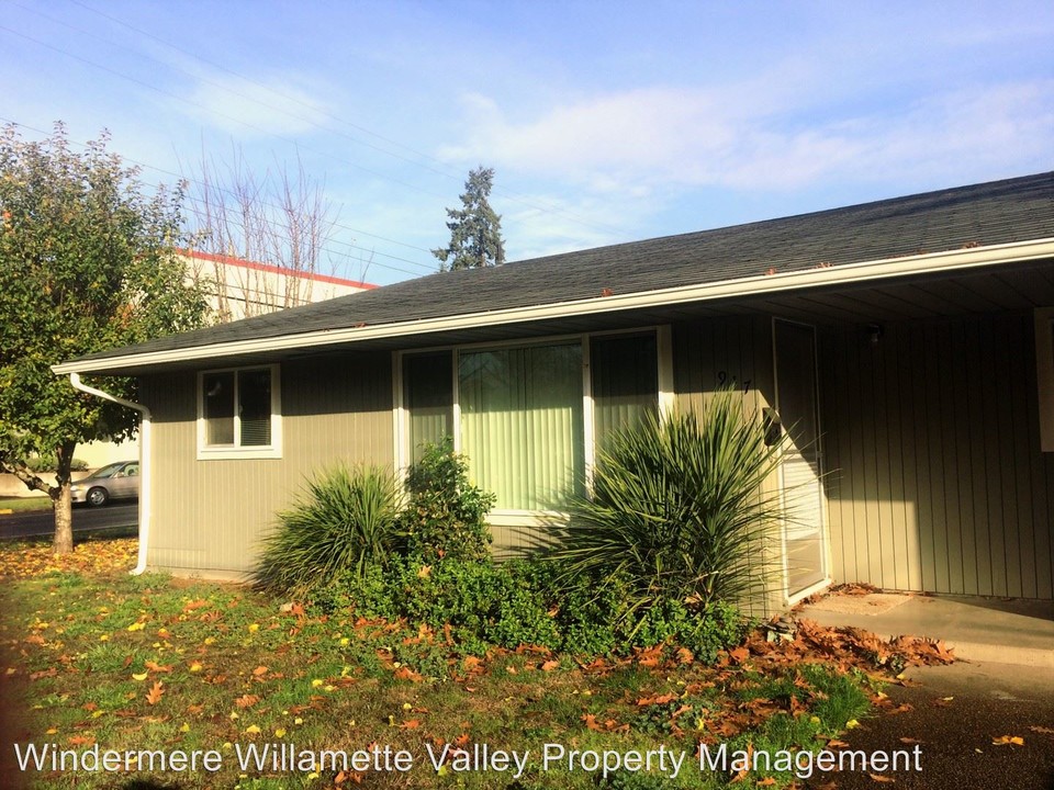 947 NW Fremont Ave in Corvallis, OR - Building Photo