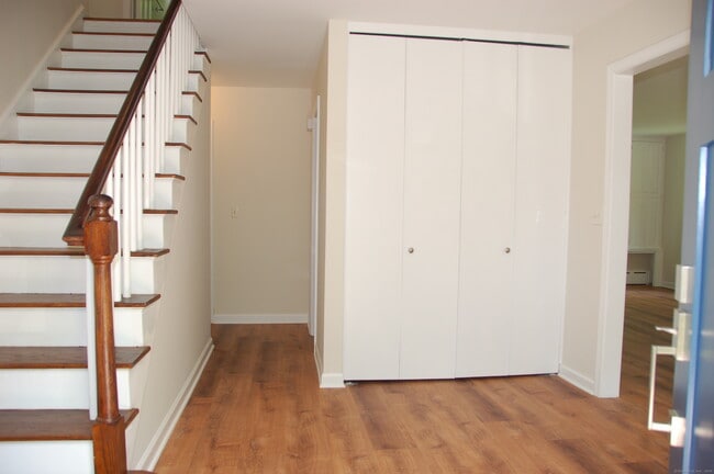 2 Cannondale Dr in Danbury, CT - Building Photo - Building Photo