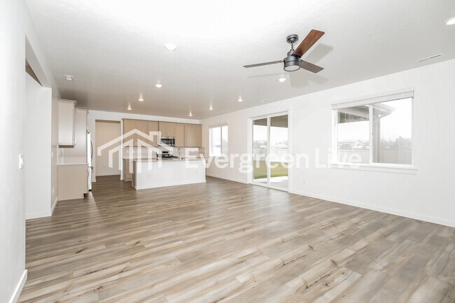 302 Ravello St in Caldwell, ID - Building Photo - Building Photo