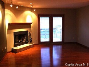 4044 Oakbrook Ct in Springfield, IL - Building Photo - Building Photo