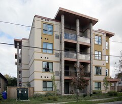 26 Wellington St in St Catharines, ON - Building Photo