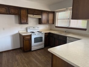 5310 Edwards Dr NE in Albuquerque, NM - Building Photo - Building Photo