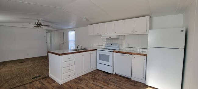 property at 3135 Calloway Dr