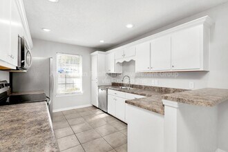 648 Alysheba Dr in Crestview, FL - Foto de edificio - Building Photo