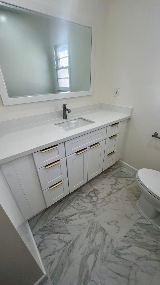 808 Alandele Ave in Los Angeles, CA - Building Photo - Building Photo