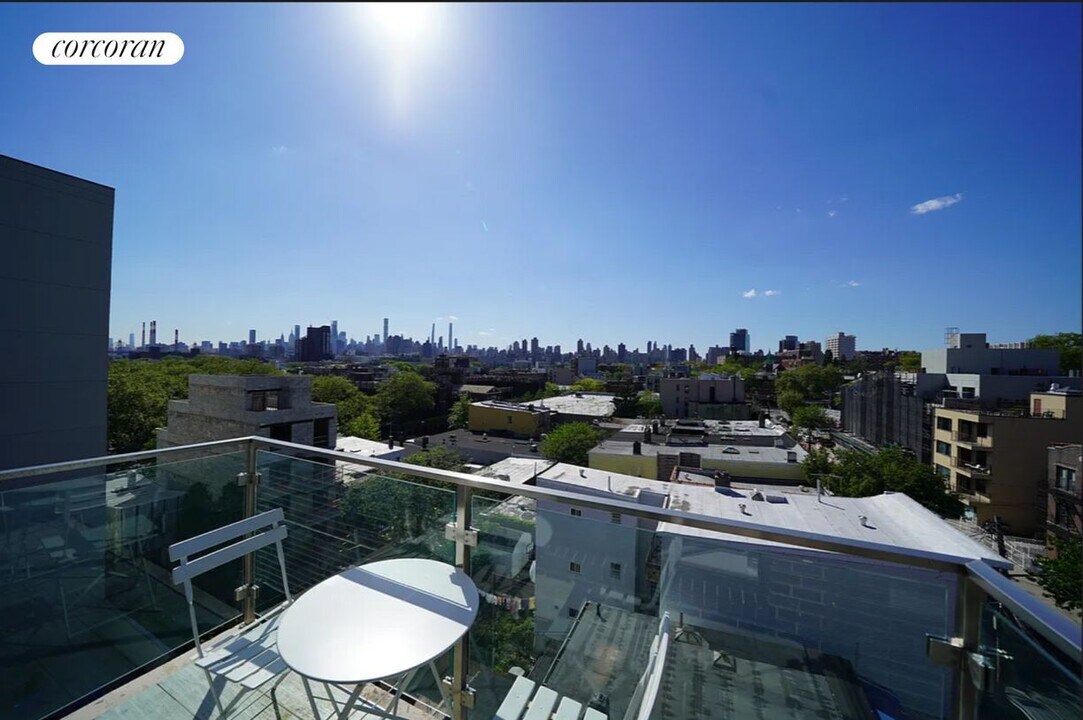 28- 6 21st St in Queens, NY - Building Photo