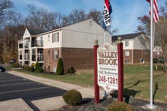 Valley Brook Apartments in Milford, OH - Foto de edificio - Building Photo