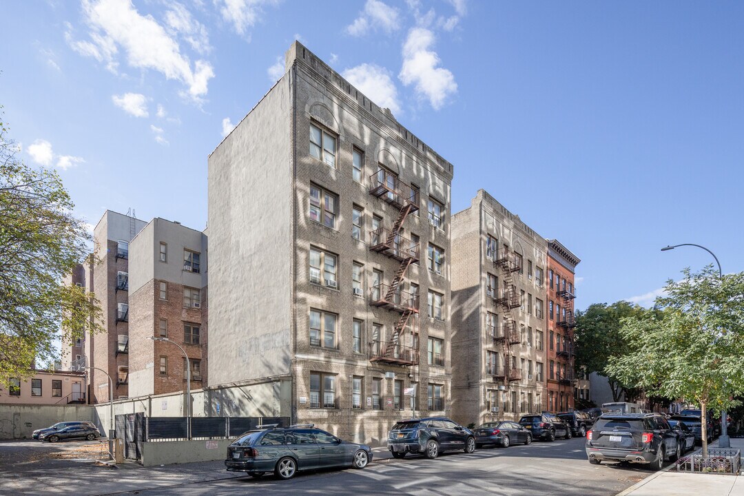 256 W 117th St in New York, NY - Building Photo