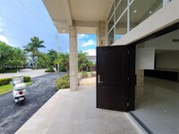 9825 Broadview Ter in Bay Harbor Islands, FL - Foto de edificio - Building Photo