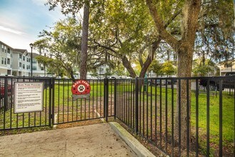 Citrus Village in Tampa, FL - Foto de edificio - Building Photo
