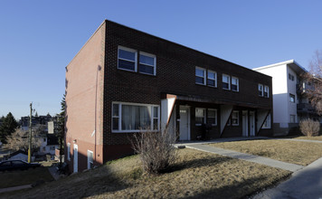 1705 26th Ave SW in Calgary, AB - Building Photo - Building Photo