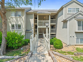 The Retreat at Woodlands Apartments in Kansas City, MO - Foto de edificio - Building Photo